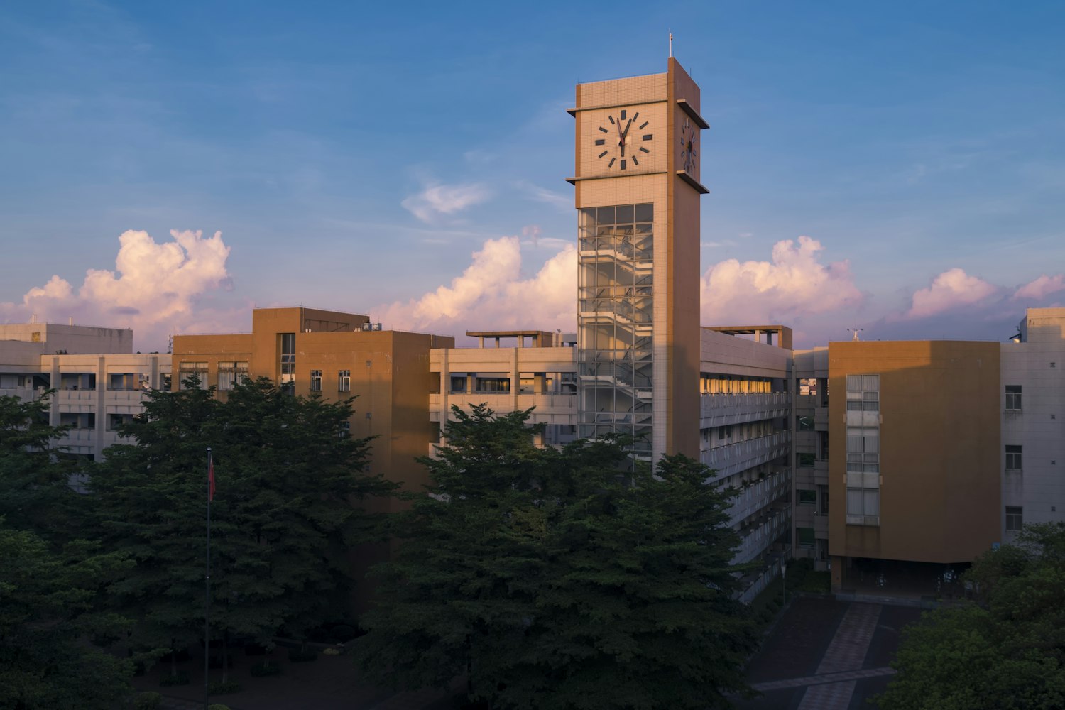 西安外国语大学招生办电话多少〃西安外国语大学本科招生简章